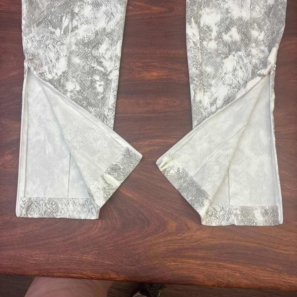 Abbey Glass Tapered Pants Womens 6 Grey Snakeskin Print Excellent High Rise Zip - Picture 7 of 9